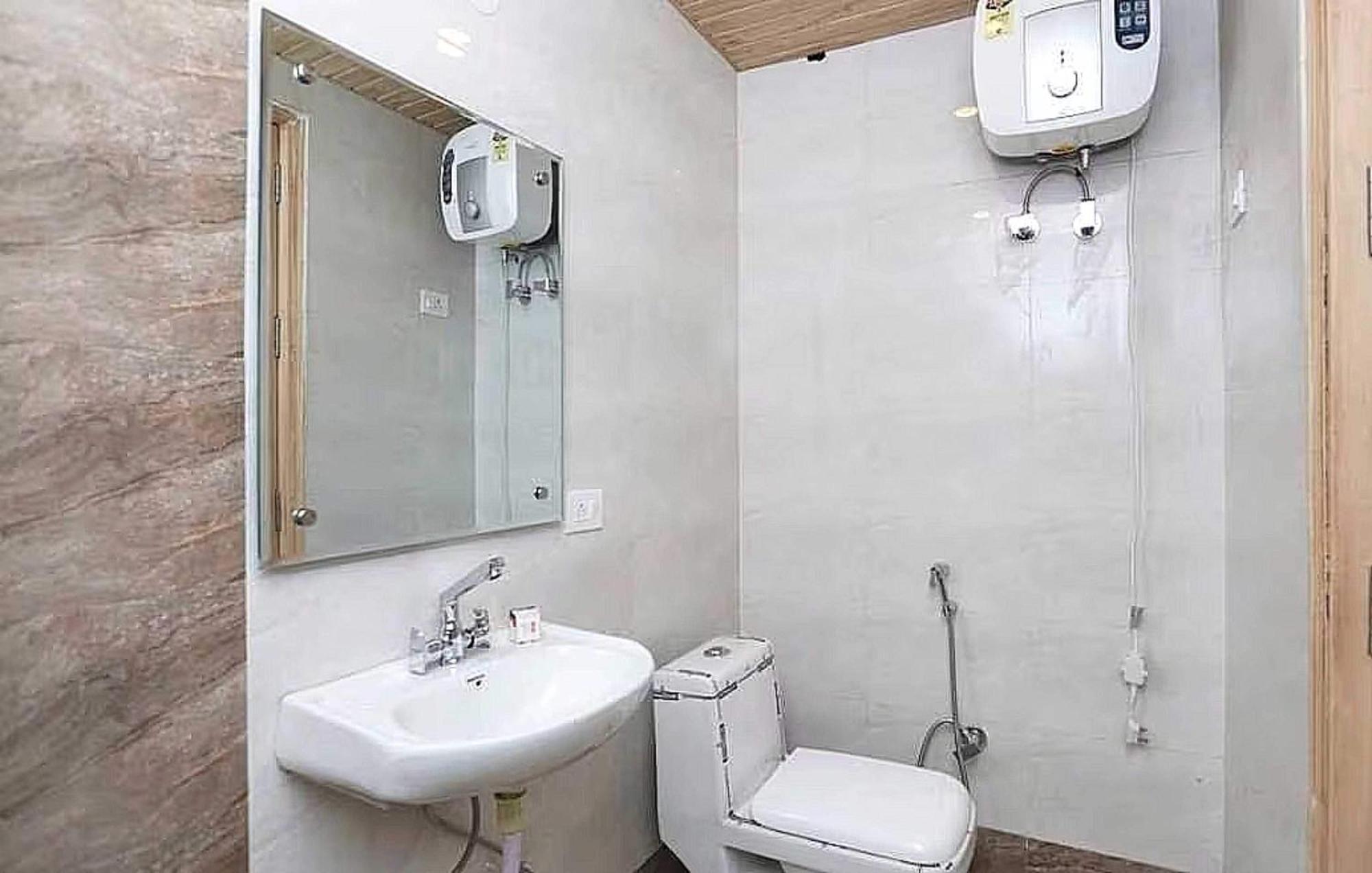 Hotel OYO 89748 Rl Residency Ghaziabad Exterior foto